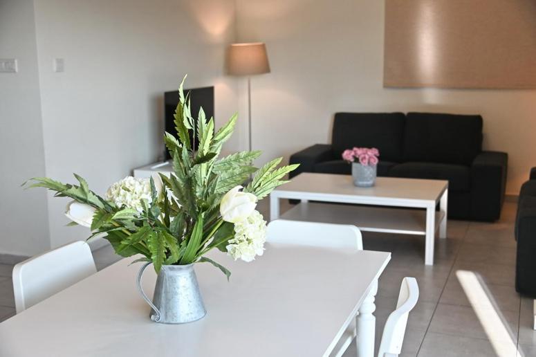 Edessis Beach House Limassol Ngoại thất bức ảnh